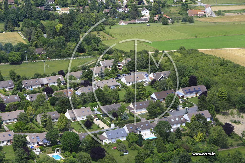 Photo arienne de Oinville-sur-Montcient (la Grelette)