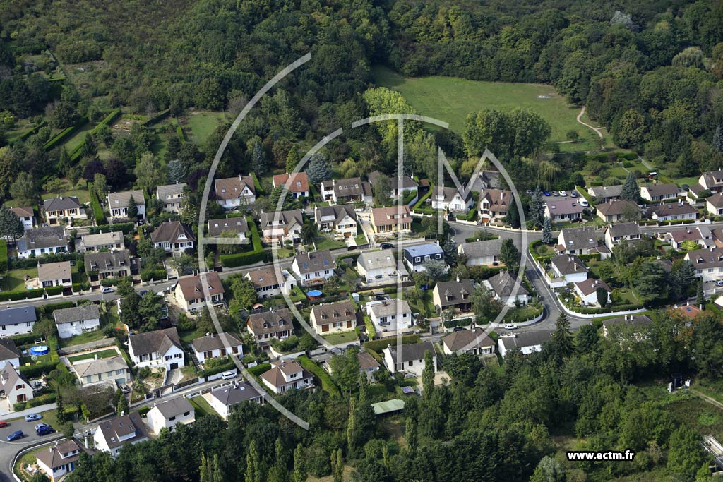 Photo arienne de Beynes (Val des Quatre Pignons)
