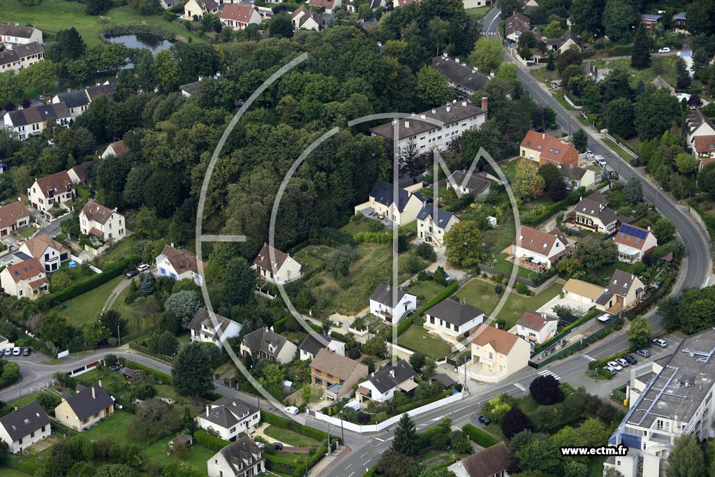 Photo arienne de Jouars-Pontchartrain (le Pr des Fontaines)