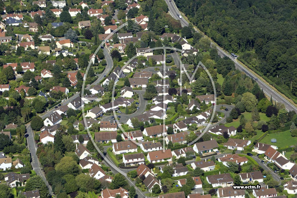 Photo arienne de Saint-Nom-la-Bretche (le Pr Saint-Nom)