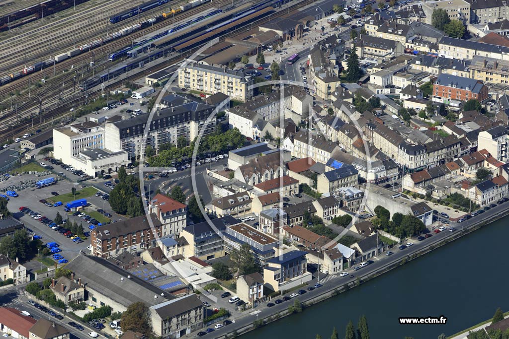 Photo arienne de Creil (Gare)