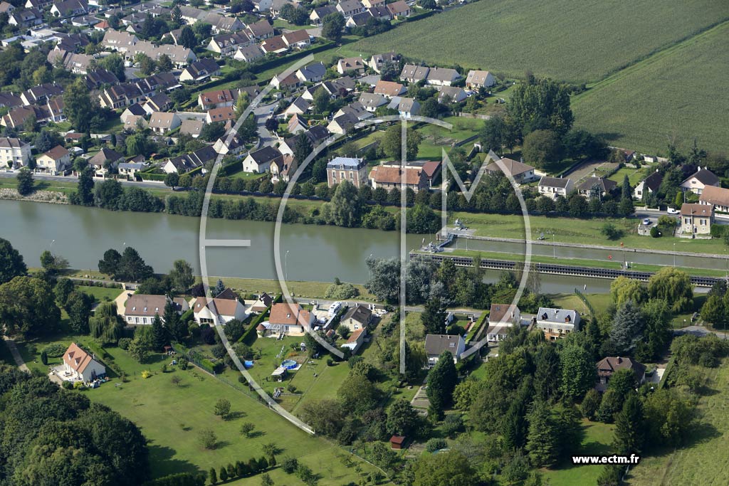 Photo arienne de Pont-Sainte-Maxence (les Meules)