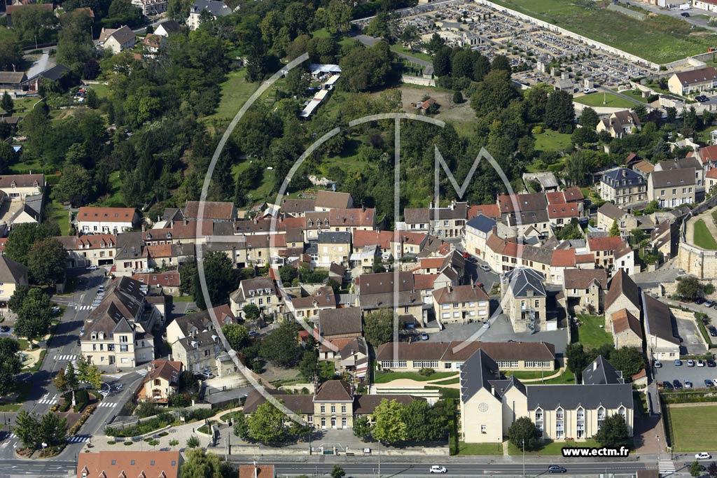 Photo arienne de Saint-Leu-dEsserent
