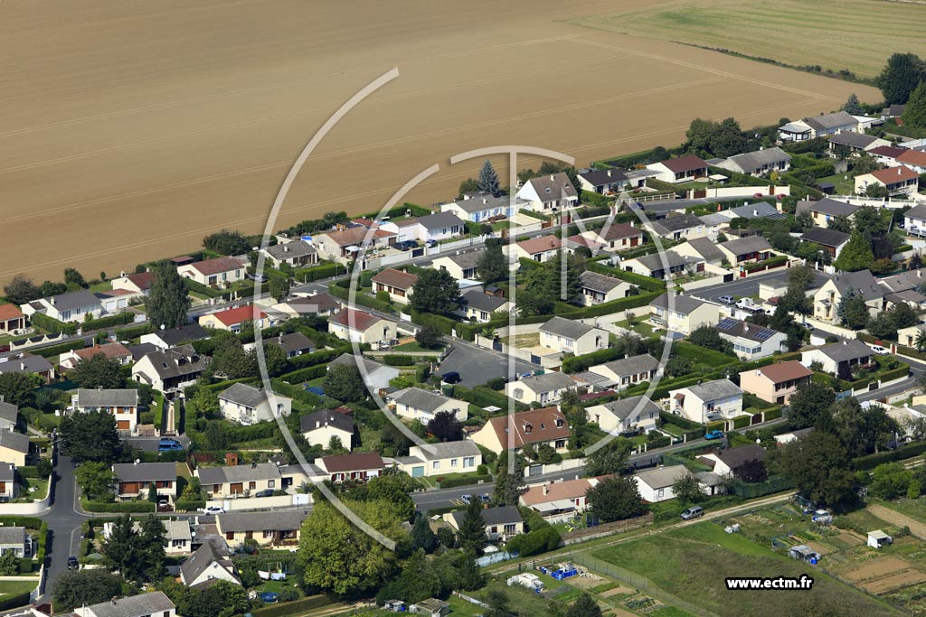 Photo arienne de Saint-Leu-dEsserent (le Neuillet)