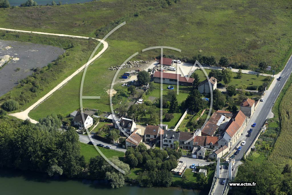 Photo arienne de Saint-Maximin (le Pont de Sint-Leu)