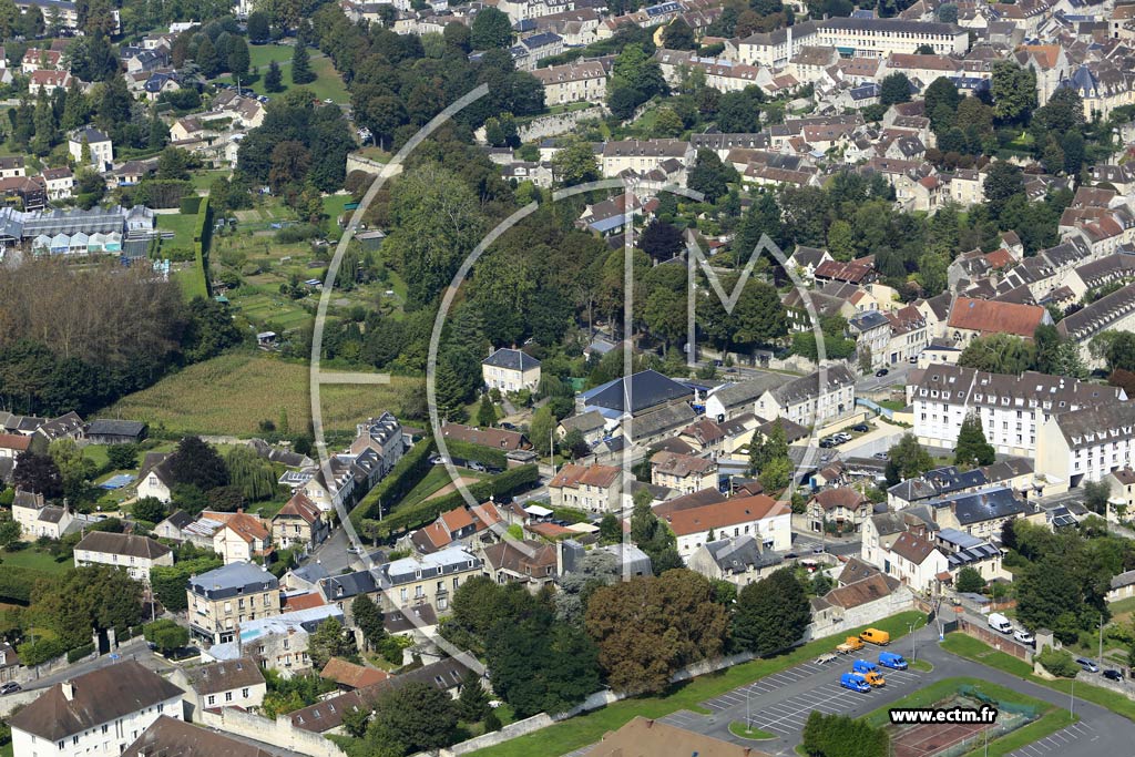 Photo arienne de Senlis (Faubourg Saint-tienne)