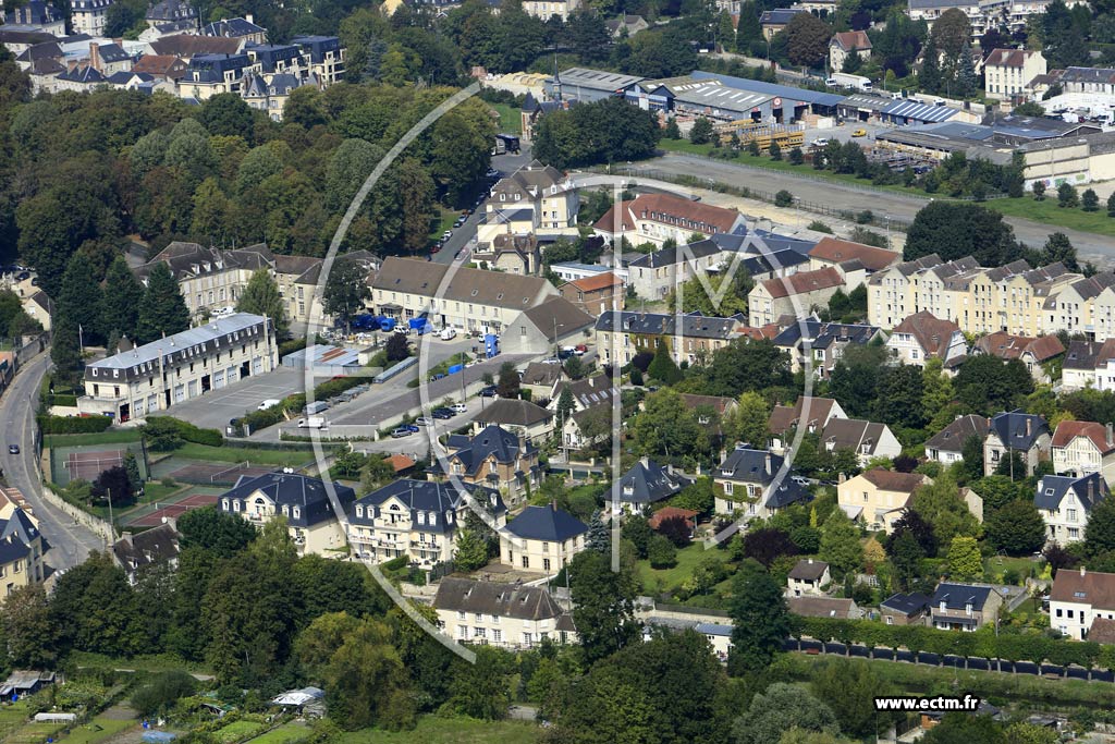 Photo arienne de Senlis (Faubourg Saint-tienne)