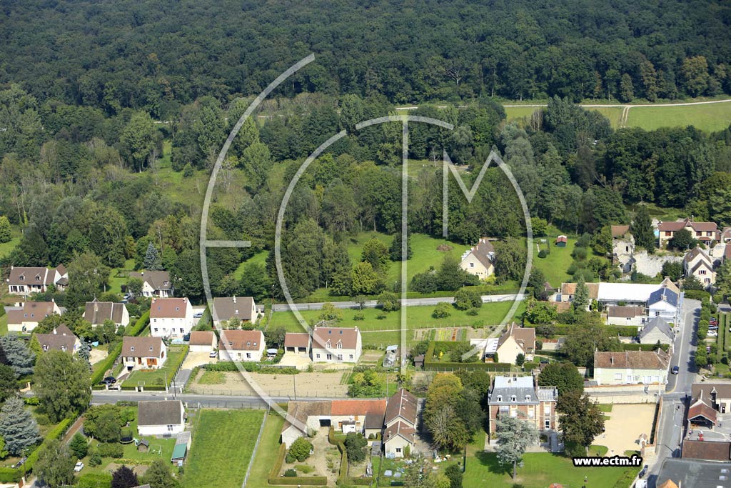 Photo arienne de Thiers-sur-Thve