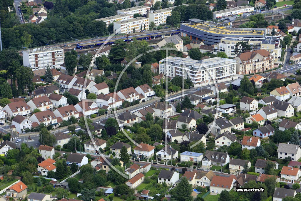 Photo arienne de Combs-la-Ville (Beau Soleil - Gare)