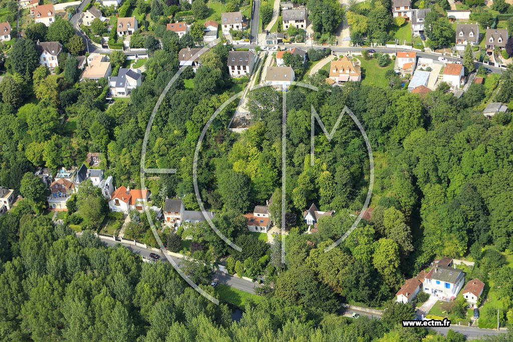 Photo arienne de Mandres-les-Roses (Croix Verte)
