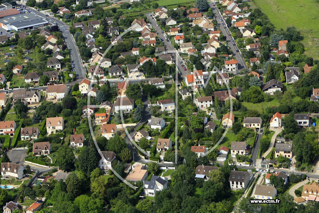 Photo arienne de Mandres-les-Roses (Croix Verte)