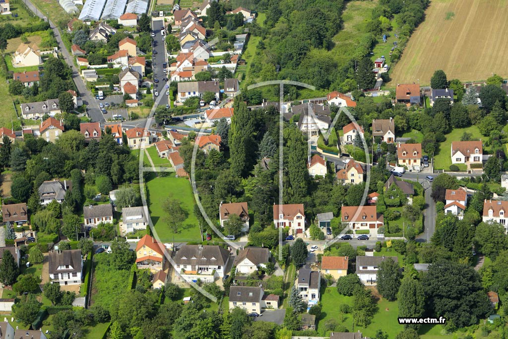 Photo arienne de Mandres-les-Roses (Croix Verte)