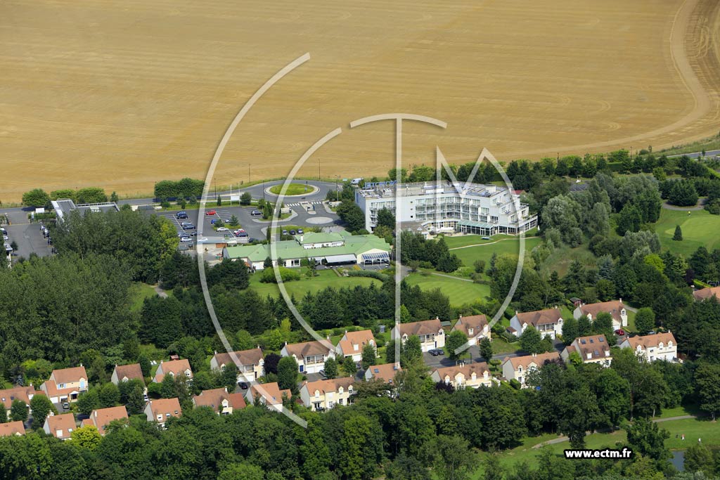Photo arienne de Saint-Pierre-du-Perray (la Tour Maury - le Nflier)