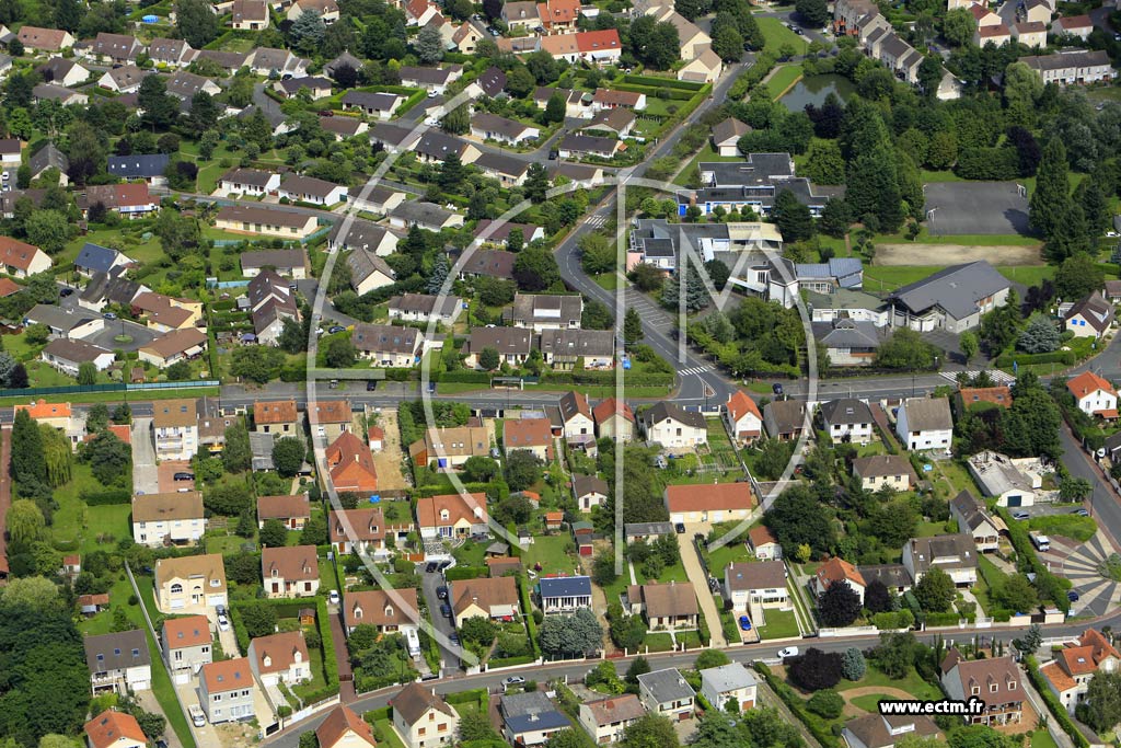 Photo arienne de Saint-Pierre-du-Perray (le Val Rochefort)