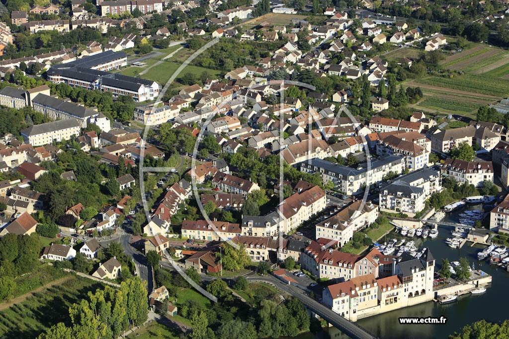 Photo arienne de Cergy (Quartier du Port de Cergy)