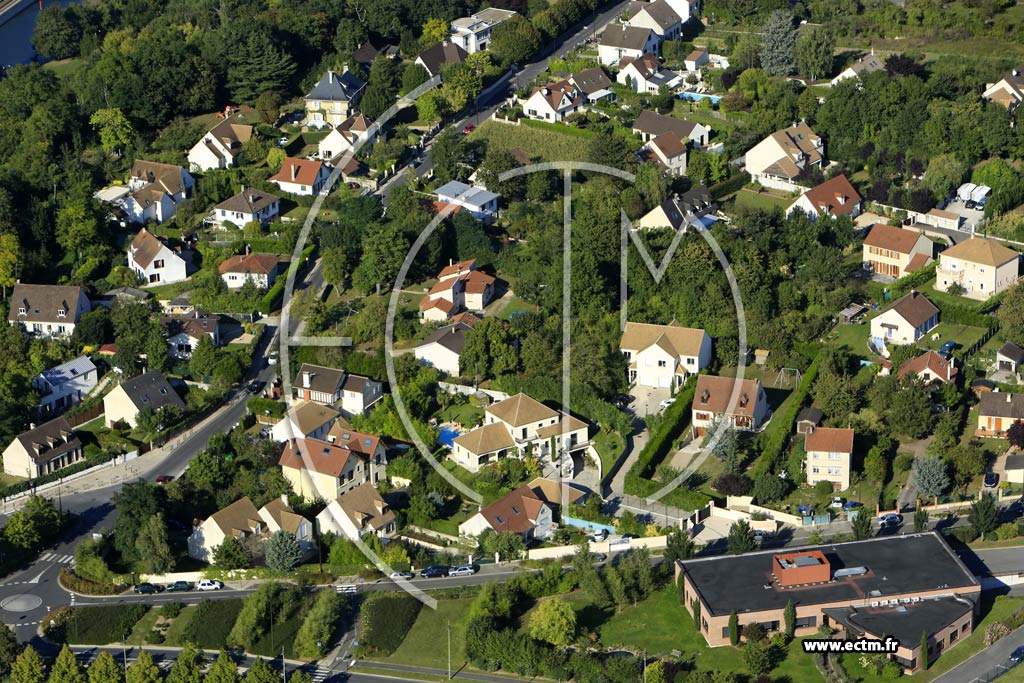 Photo arienne de ragny (la Croix des Pointes)