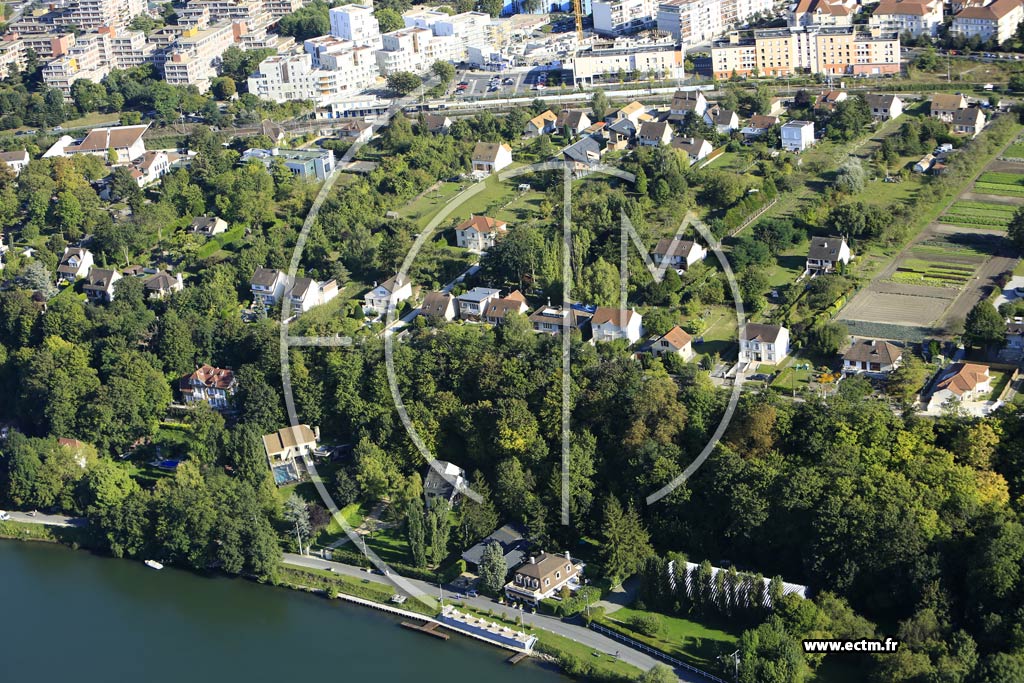 Photo arienne de ragny (la Croix des Pointes)