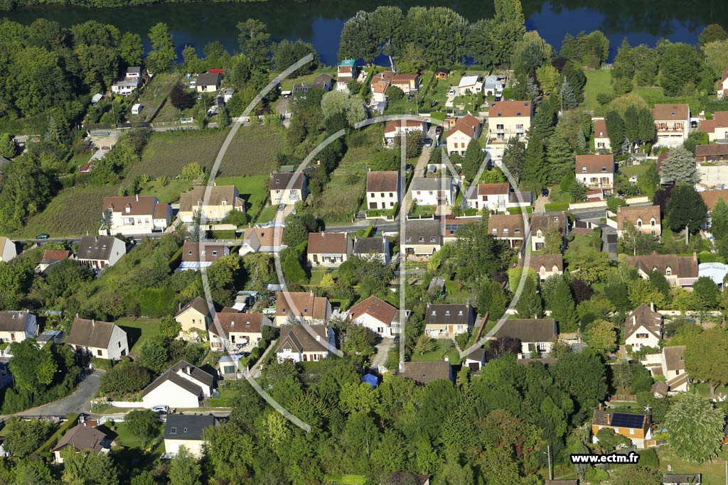 Photo arienne de Jouy-le-Moutier (Jouy la Fontaine)