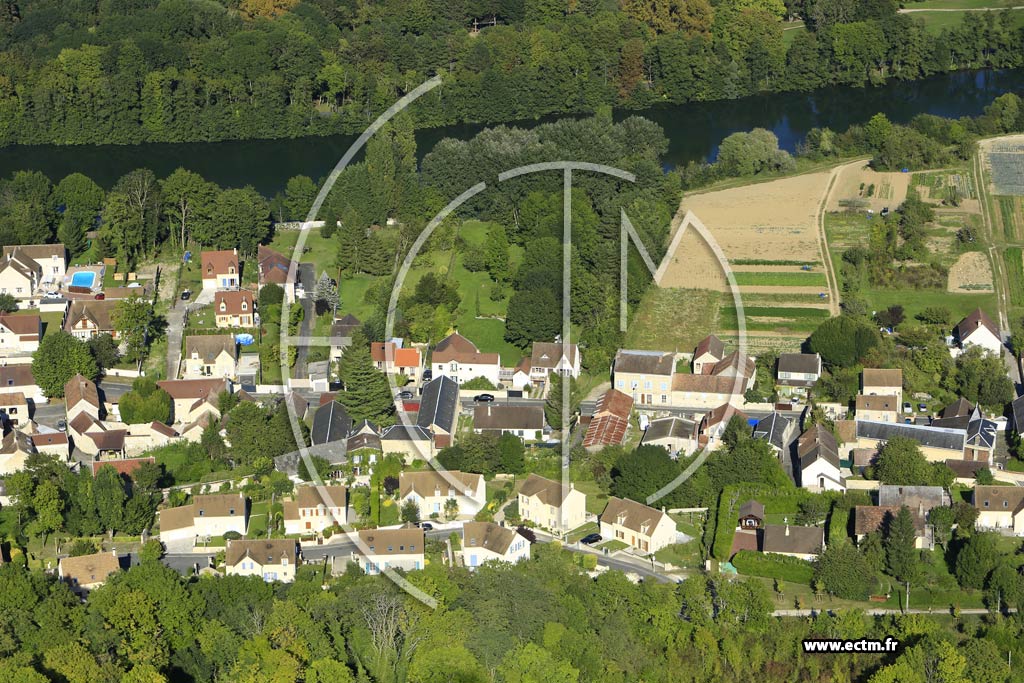 Photo arienne de Jouy-le-Moutier (Jouy la Fontaine)