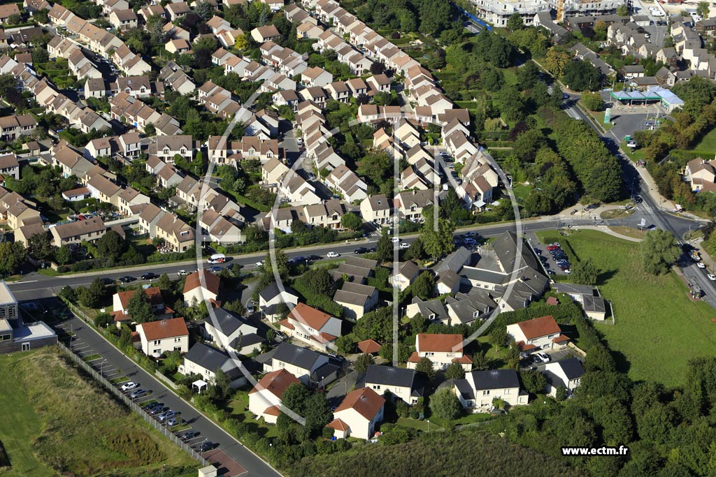 Photo arienne de Jouy-le-Moutier (la Cte des Carrires)