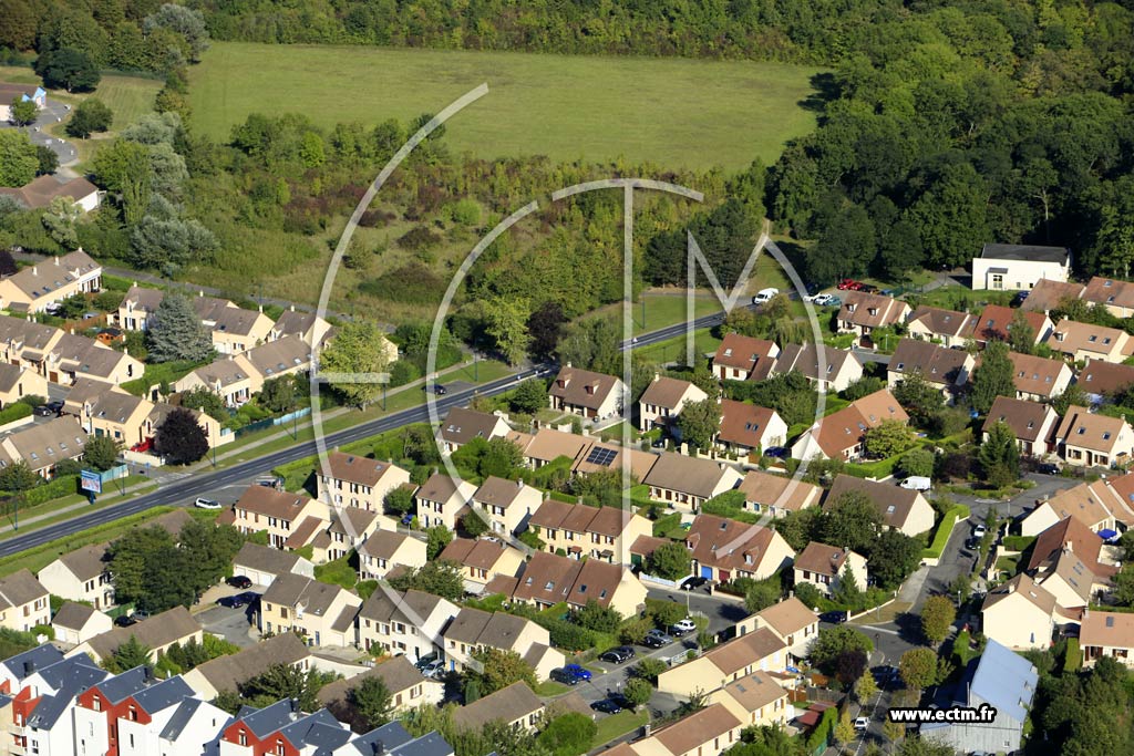 Photo arienne de Jouy-le-Moutier (la Cte des Carrires)