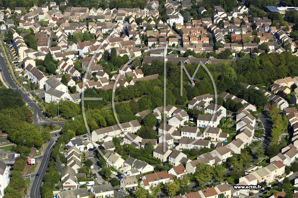 Photo arienne de Jouy-le-Moutier (la Croix Villecoq)