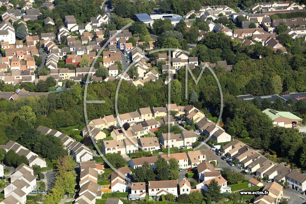 Photo arienne de Jouy-le-Moutier (la Croix Villecoq)