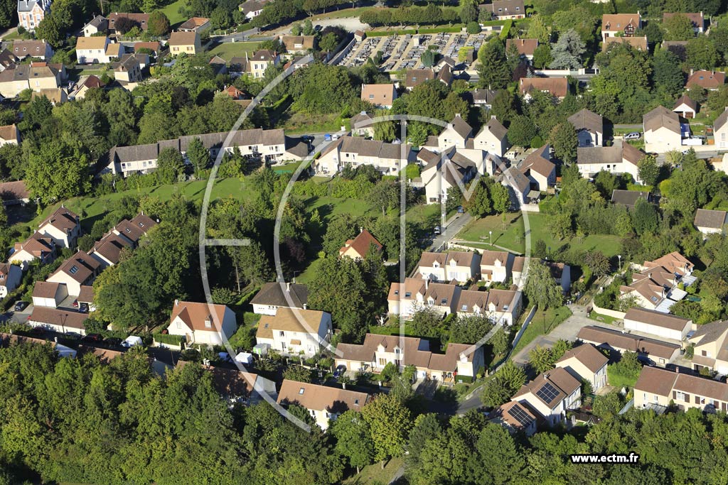 Photo arienne de Jouy-le-Moutier (la Fontaine Bnite)
