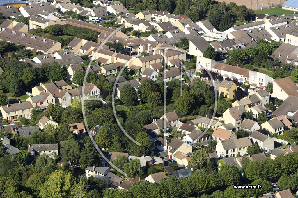 Photo arienne de Jouy-le-Moutier (la Hayette)