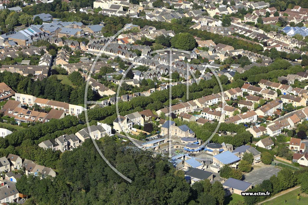Photo arienne de Jouy-le-Moutier (la Hayette)