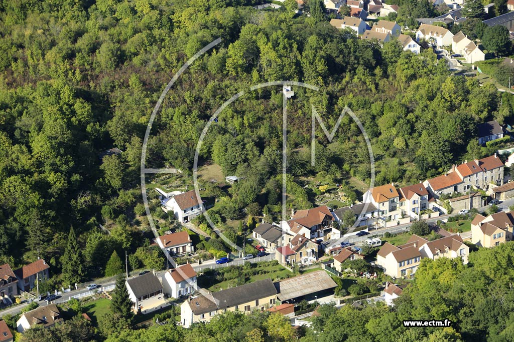 Photo arienne de Jouy-le-Moutier (la Valle)