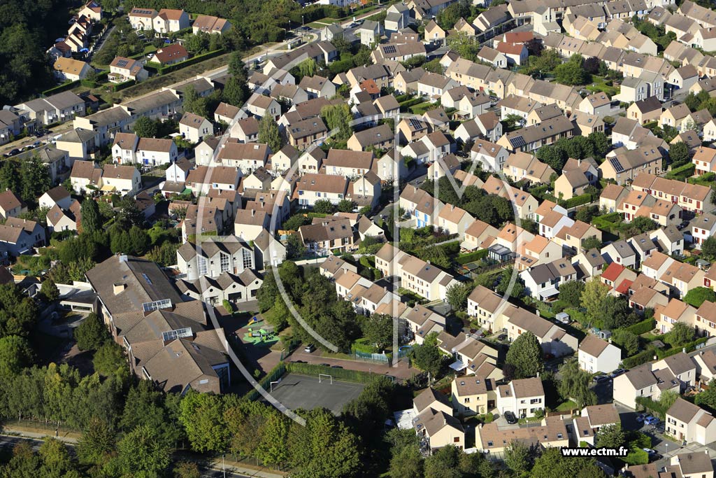 Photo arienne de Jouy-le-Moutier (le Noyer)