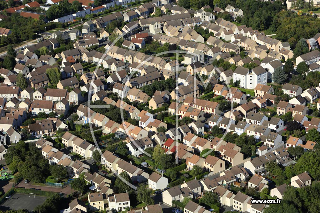 Photo arienne de Jouy-le-Moutier (le Noyer)