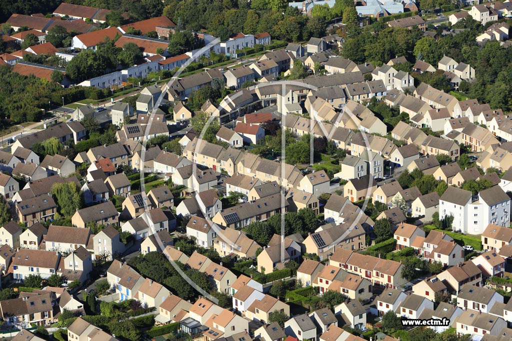 Photo arienne de Jouy-le-Moutier (le Noyer)