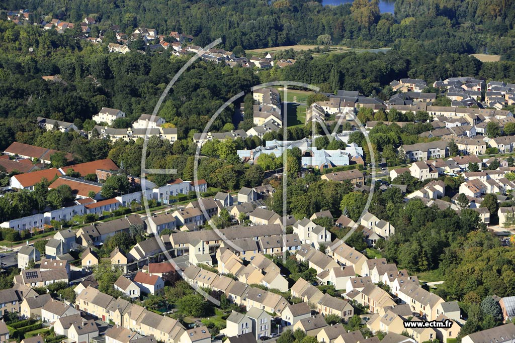 Photo arienne de Jouy-le-Moutier (le Noyer)