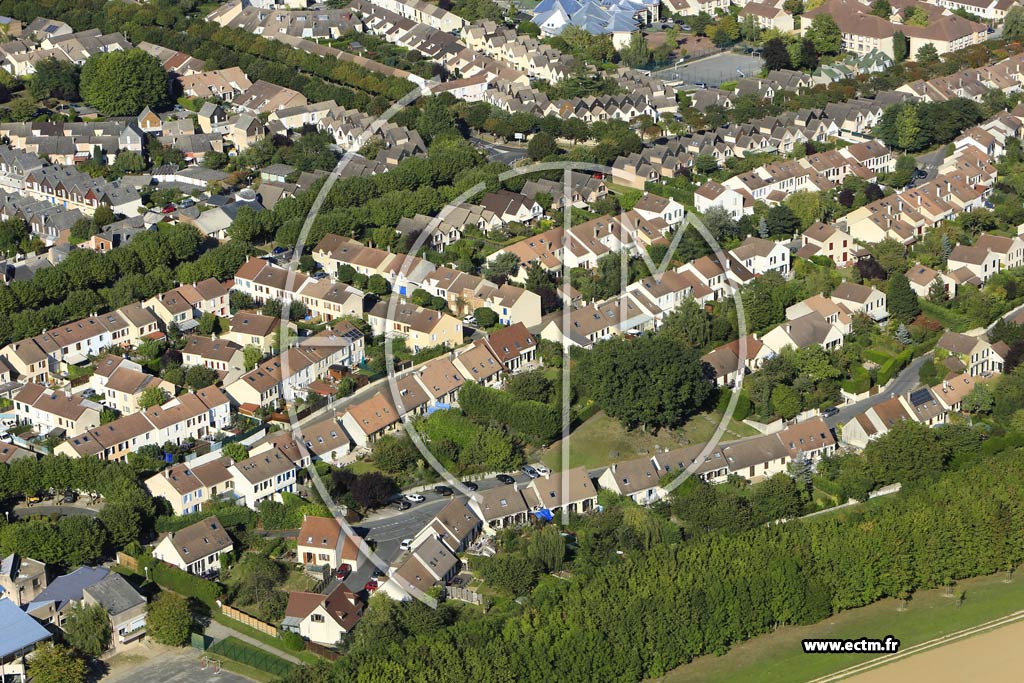 Photo arienne de Jouy-le-Moutier (le Vast)