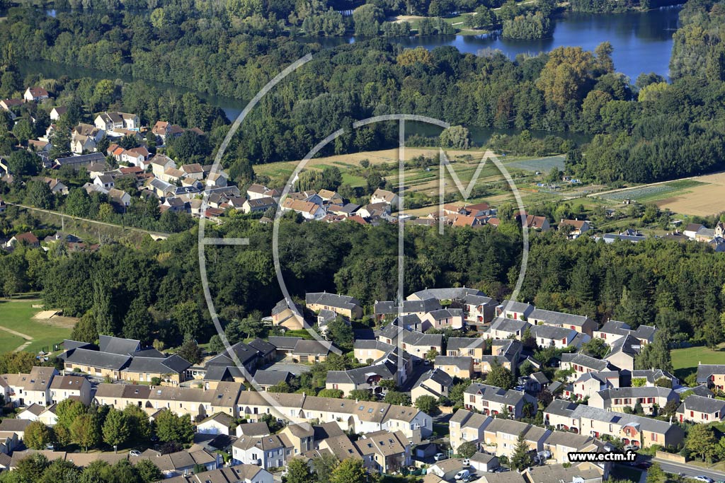 Photo arienne de Jouy-le-Moutier (les Bourseaux)