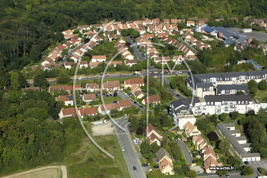 Photo arienne de Jouy-le-Moutier (les Merisiers)