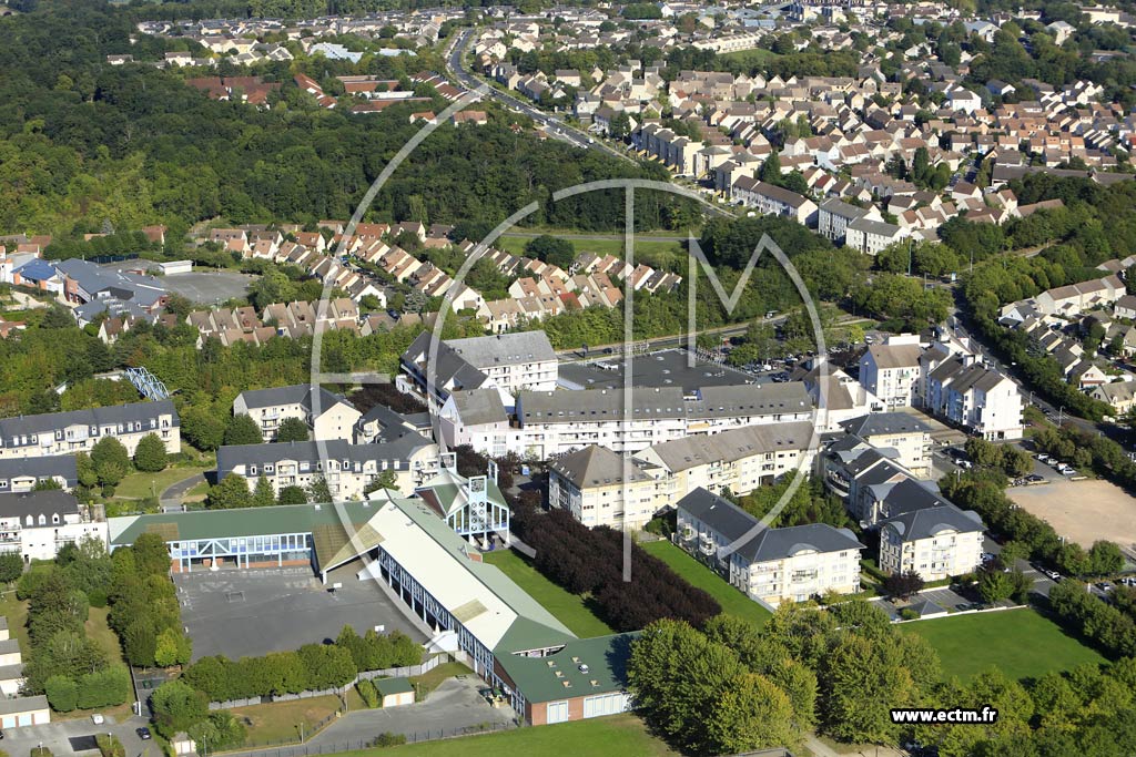 Photo arienne de Jouy-le-Moutier (les Merisiers)