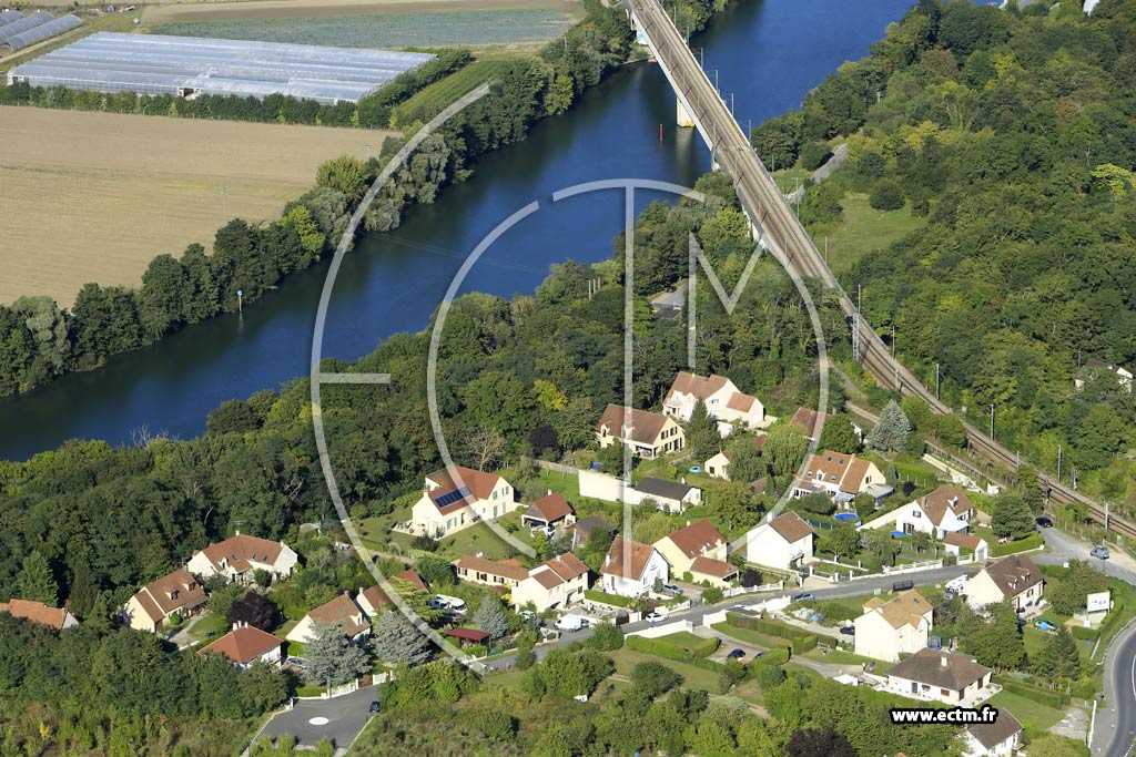 Photo arienne de Neuville-sur-Oise (les Belles Htes)