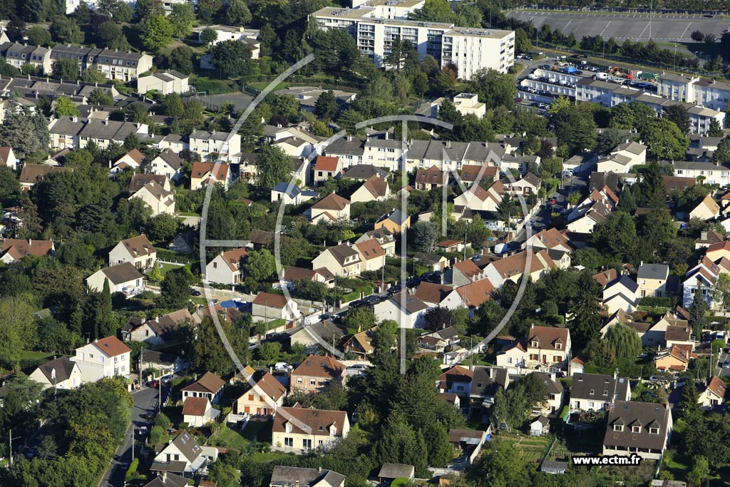 Photo arienne de Osny (la Ravinire)