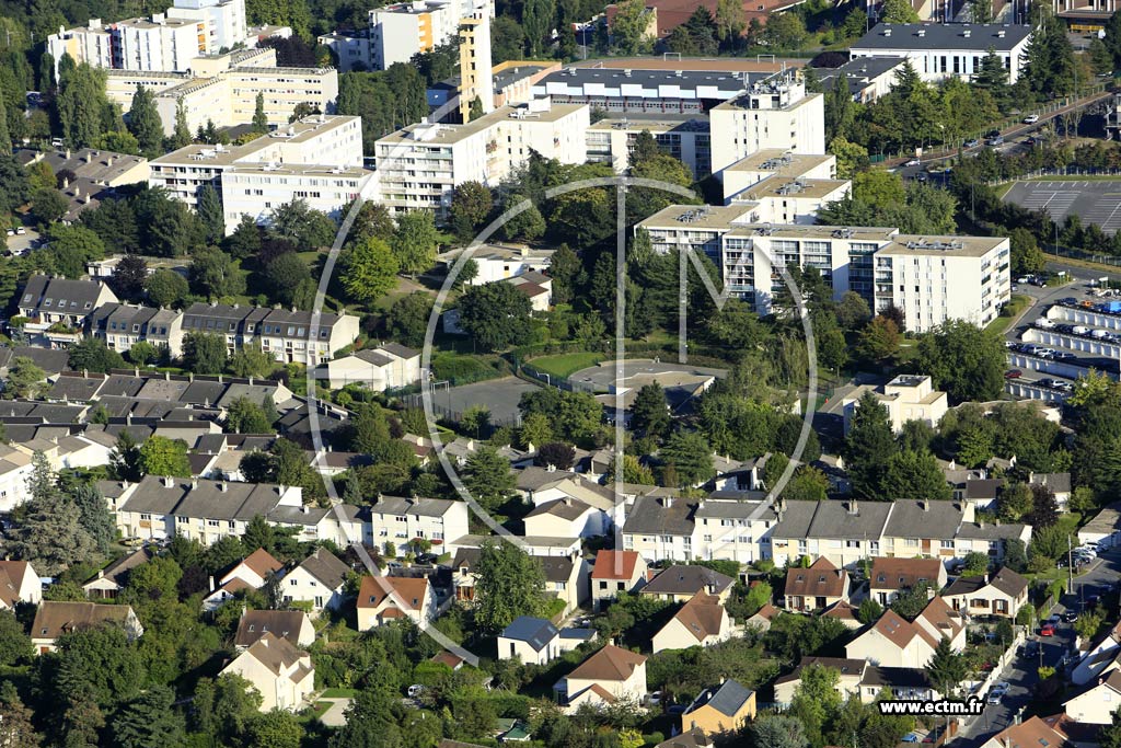 Photo arienne de Osny (la Ravinire)