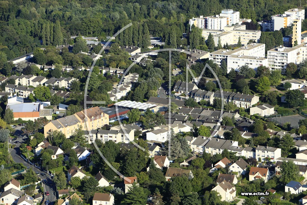 Photo arienne de Osny (la Ravinire)