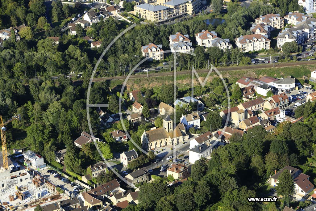 Photo arienne de Osny (la Ravinire)