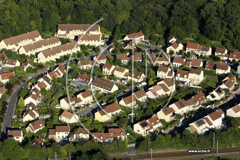 Photo arienne de Saint-Ouen-l'Aumne (Bois de Maubuisson)