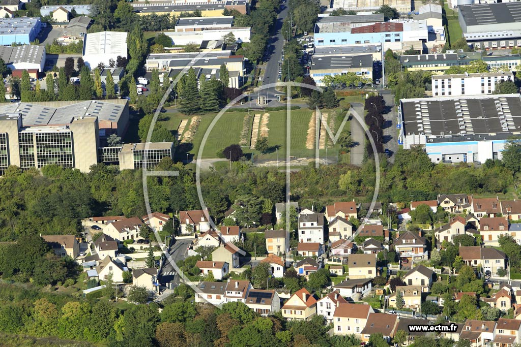 Photo arienne de Saint-Ouen-l'Aumne (Maubuisson)