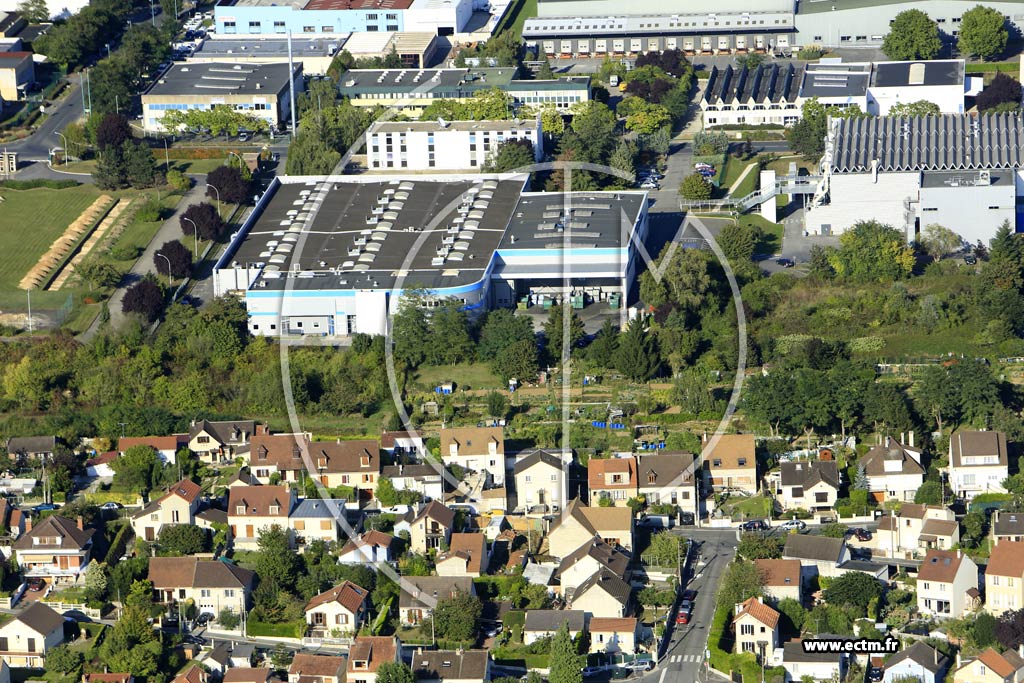 Photo arienne de Saint-Ouen-l'Aumne (Maubuisson)