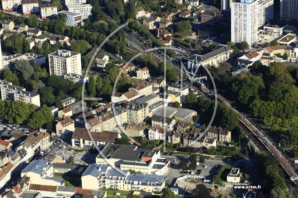Photo arienne de Saint-Ouen-l'Aumne (Quartier de la Rue du Mail)