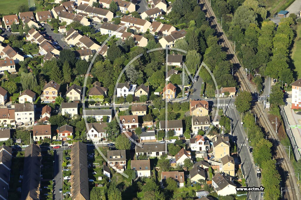 Photo arienne de Saint-Ouen-l'Aumne (Quartier de la Rue du Mail)