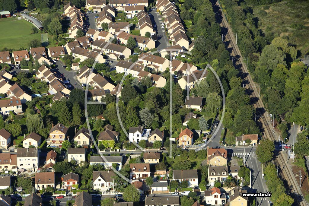 Photo arienne de Saint-Ouen-l'Aumne (Quartier de la Rue du Mail)
